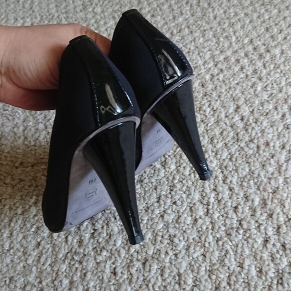 DONALD J PLINER FATIMA BLACK PEEP TOE HEELS -SIZE 7M - Picture 8 of 10